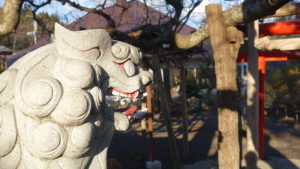 緑風荘　亀麿神社